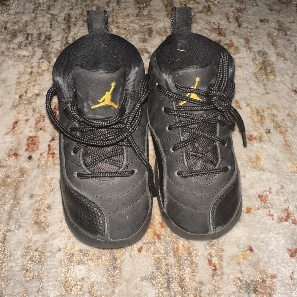 Air Jordan 12 Retro Black Taxi Sneakers Toddler Kids Size 8c Black 850000-071